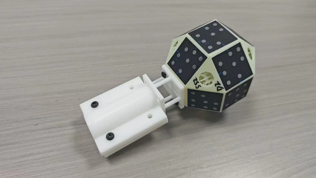 试验机 多面体编码靶标与安装工装